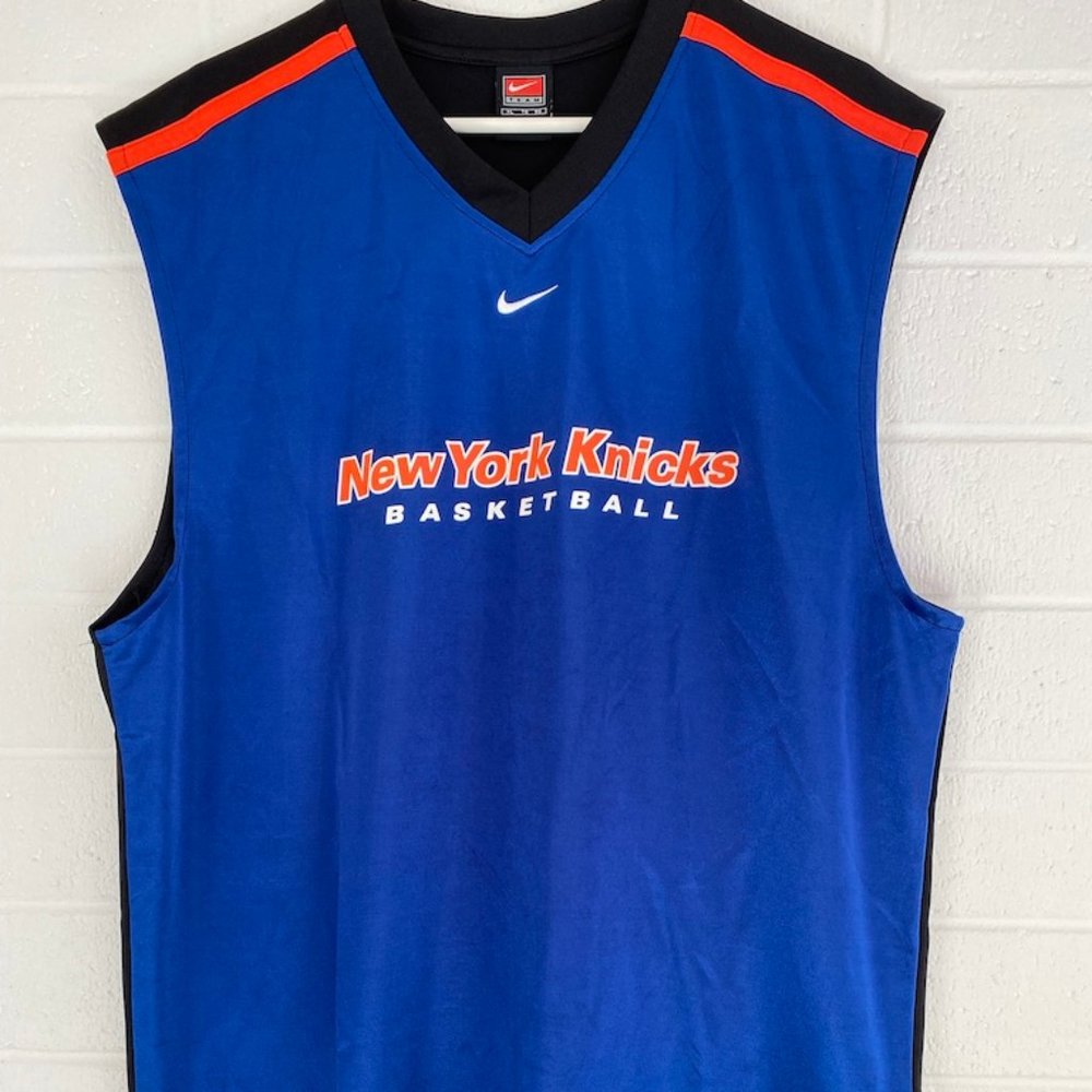 Nike New York Knicks Sleeveless Shoot-around Shirt circa mid '00